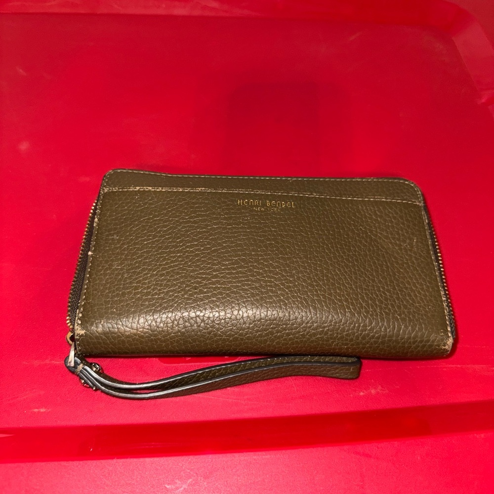 Henri Bendel zip around continental phone pocket wallet